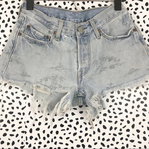Levi’s | palm tree print denim shorts - Picture 1 of 8